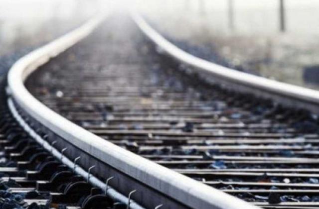 Трагедія на залізниці: біля станції «Красне» під потяг попав 17-річний юнак