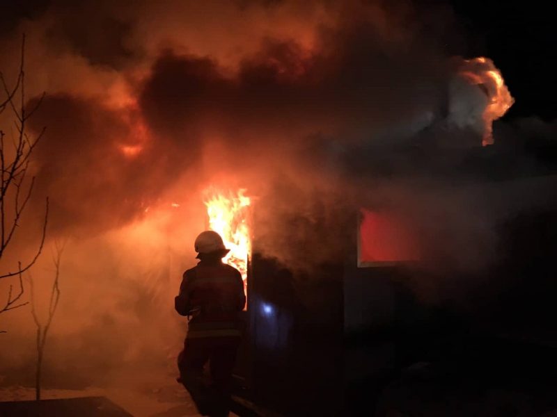 У Міжгір'ї ніч видаляся"гарячою": з невідомих причин сталася пожежа