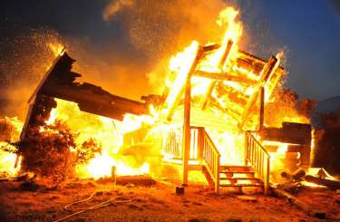 Пожежа на Рахівщині: вогнище вмить охопило споруду