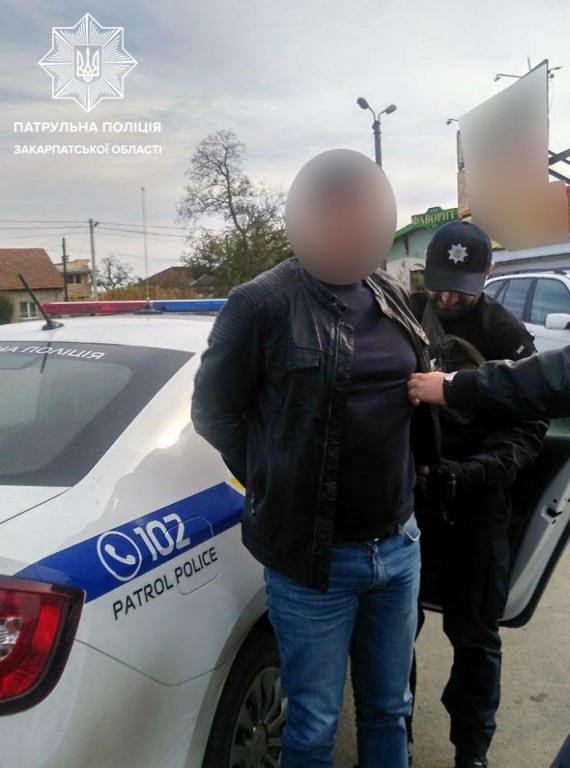 Хотів продати: у Мукачеві у чоловіка з-під носа вкрали його авітівку, у якій ще і перебував син (ФОТО)