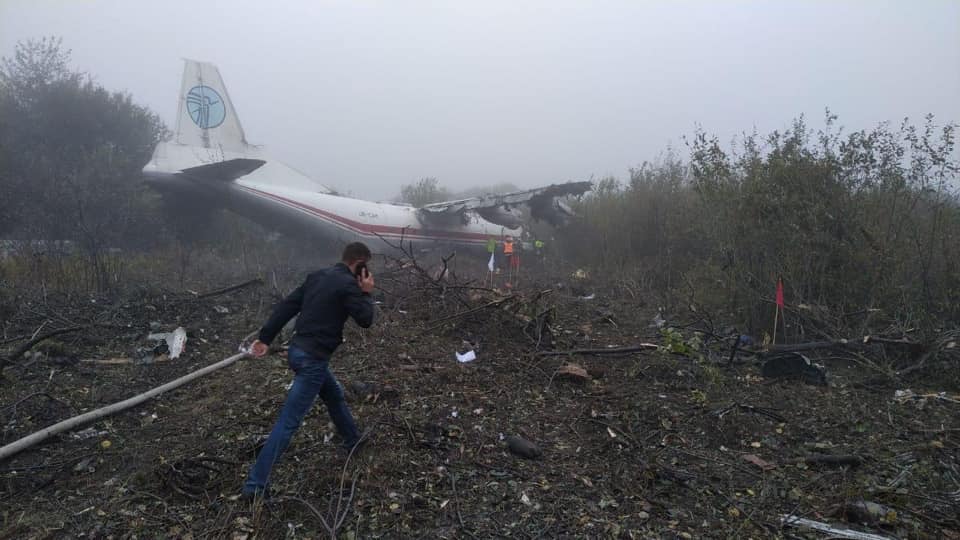 Є загиблі: на Львівщині літак зник з радарів та приземлився за 1,5 км до аеродрому