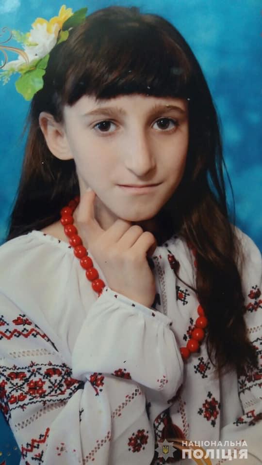 Зникла дитина: Уся поліція Закарпатської області шукає 15-річну дівчинку
