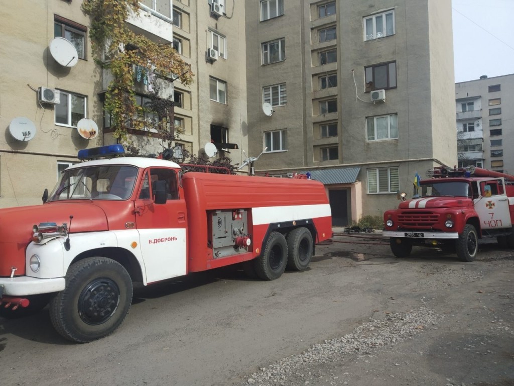 Рятувальники показали пожежу в багатоповерхівці у Чопі (ФОТО)