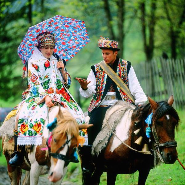 На Закарпатті зіграли весілля за гуцульськими традиціями (ФОТО)