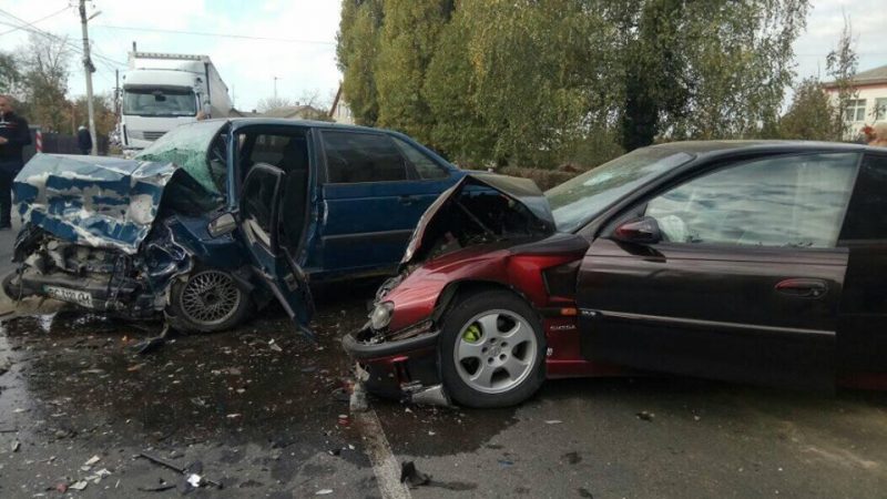 Поліція встановлює обставини ДТП з потерпілими у селі Підвиноградів