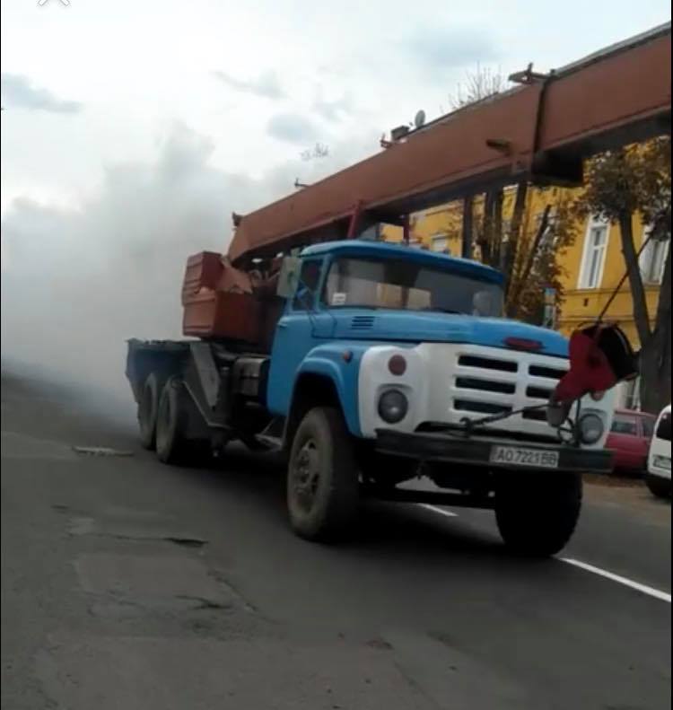 Поки уряд рятує Україну від "неекологічних євроблях", Ужгородом курсує справжня "дим-машина" (ВІДЕО)