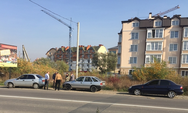 В Ужгороді трапилася ДТП за участі автомобіля правоохоронців (ФОТО)