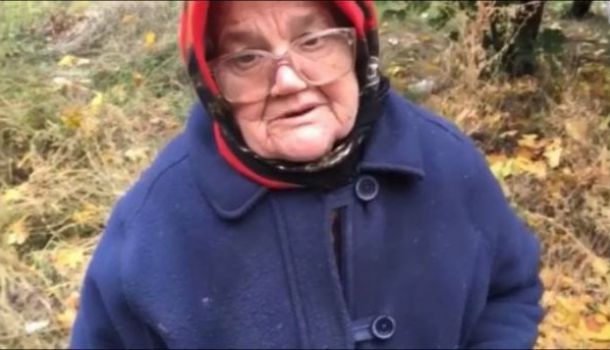 Активісти серед білого дня напали на бабусю і відібрали продукти (ВІДЕО)