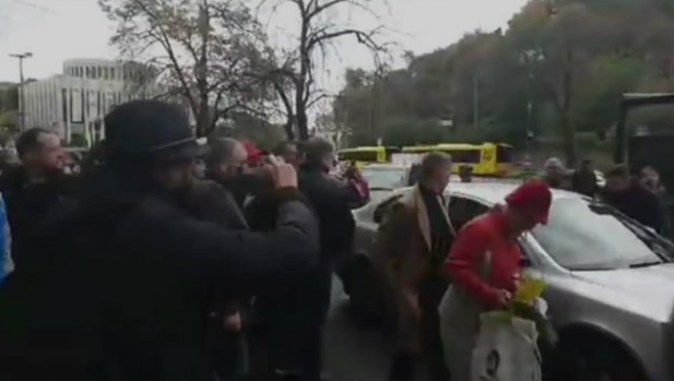 Після Віче на Майдані таксист відмовився везти Порошенка додому (ВІДЕО)