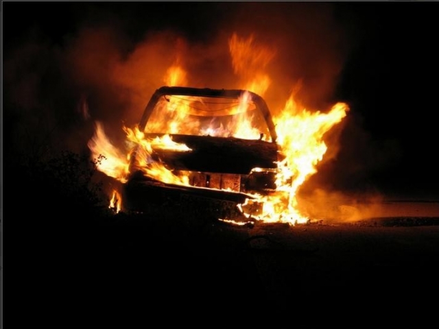 Пожежа на Рахівщині: вогонь повністю зруйнував автомобіль