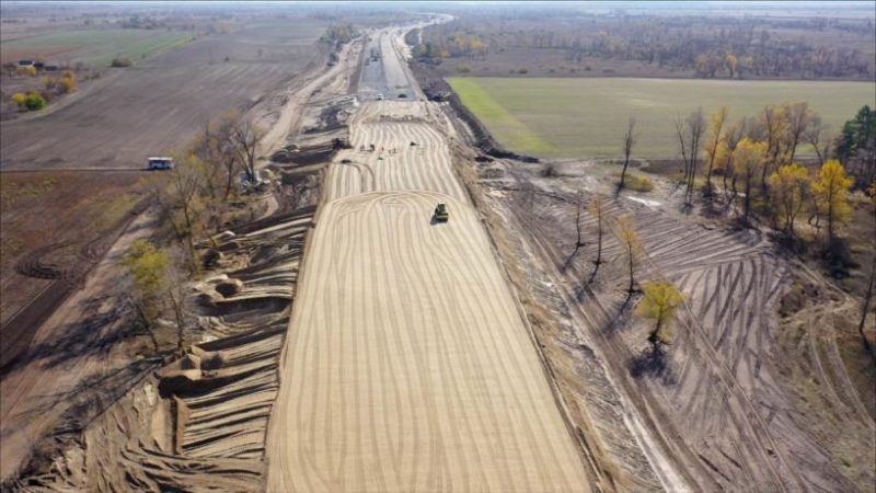 «В чистому полі»: в Україні будують нову трасу (ФОТО)