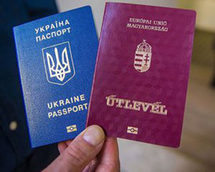 У жителів Закарпаття заберуть паспорти Угорщини