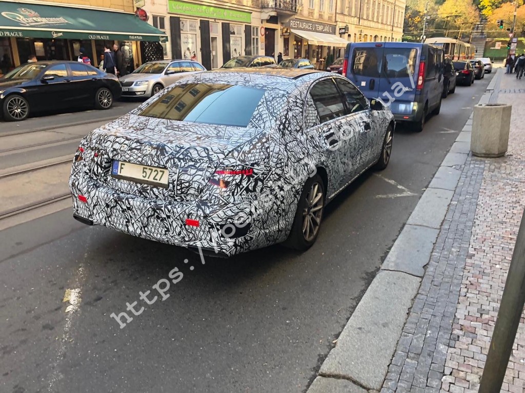 Маскувальний принт: Mercedes не зміг приховати концепт-кар у Празі (ФОТО)