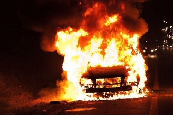 В Ужгороді на набережній спалахнула автівка