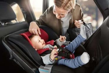 Від учора перевезення дітей в машинах без автокрісел штрафується мінімум на 510 гривень