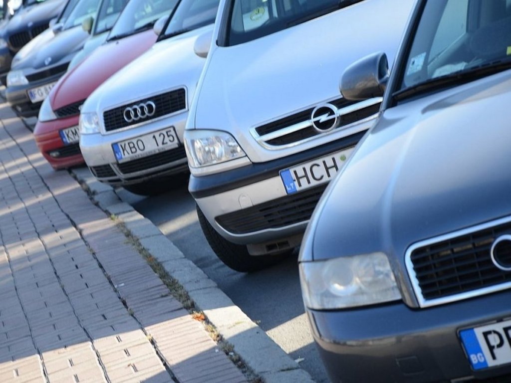 Власникам «євроблях» змінять правила розмитнення авто?