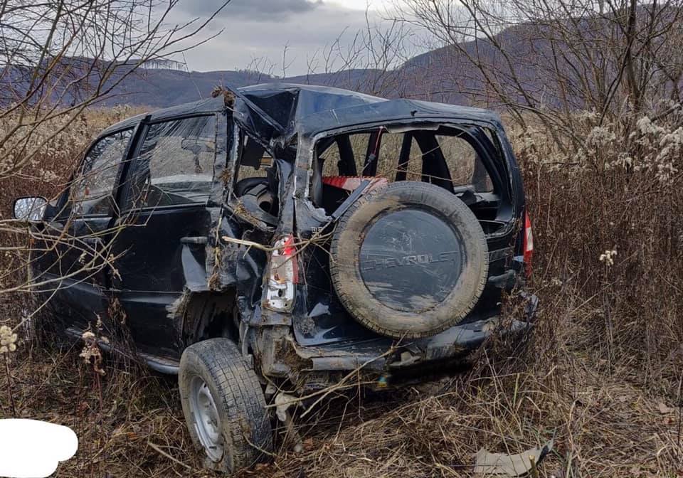 Смертельна ДТП: На Хустщині автомобіль злетів у кювет (ФОТО)