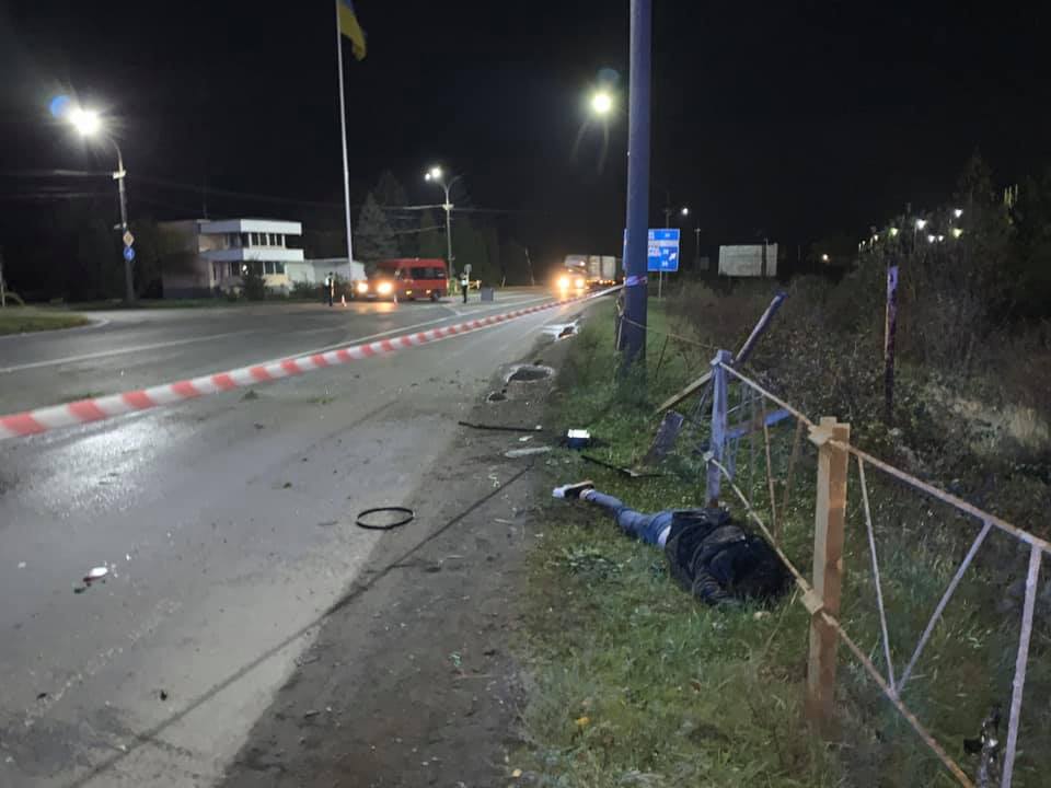 Моторошна нічна ДТП біля Мукачева: є жертви (ФОТО 18+)