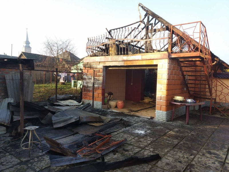 Вогонь вночі наробив біди на Ужгородщині (ФОТО)
