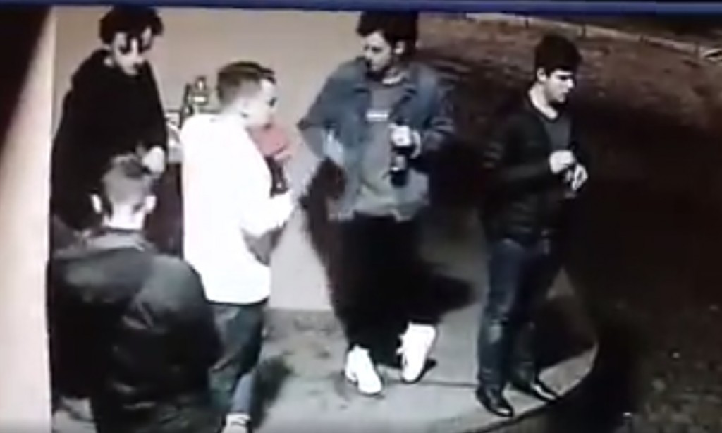 Пили пиво, робили шкоди та знімали це на камеру: в Мукачеві молодики "веселились" в центрі міста (ВІДЕО)