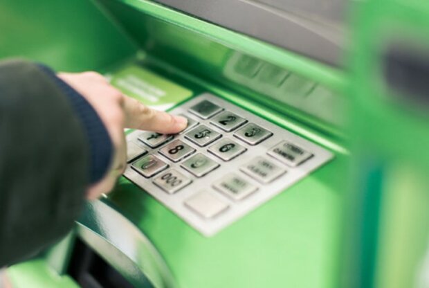Українців попереджають про нову шахрайську схему з банкоматами