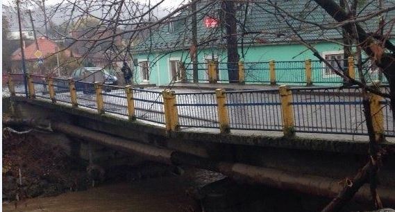 Жителі Свалявщини обурені "швидким" будівництвом мосту (ФОТО)