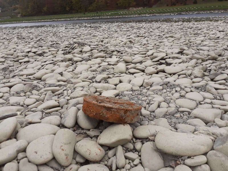 На березі Тиси на Закарпатті знайшли протитанкову міну (ФОТО)
