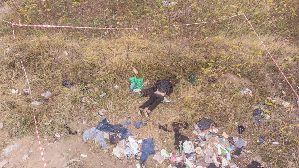 “Вбили і викинули на сміття”: на пустирі сестра знайшла напівроздягнений труп свого брата (ФОТО)