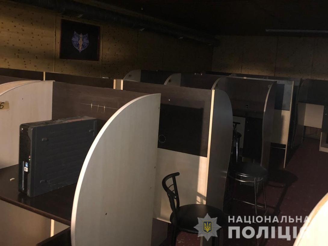 Поліція у Мукачеві "полює" на гральні заклади (ФОТО)