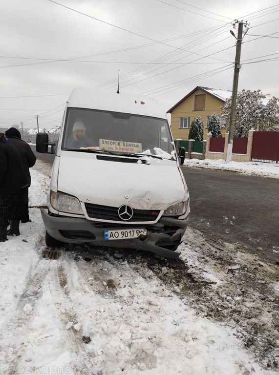 В Широкому зіткнулись два мікроавтобуси (ФОТО)
