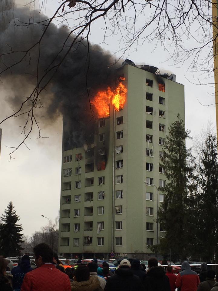 Люди вистрибували з вікон. У сусідній Словаччині прогримів вибух (ФОТО, ВІДЕО)