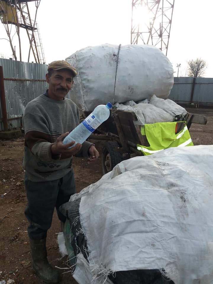 На Берегівщині роми визбирали з Боржави понад 500 кілограмів сміття (ФОТО)