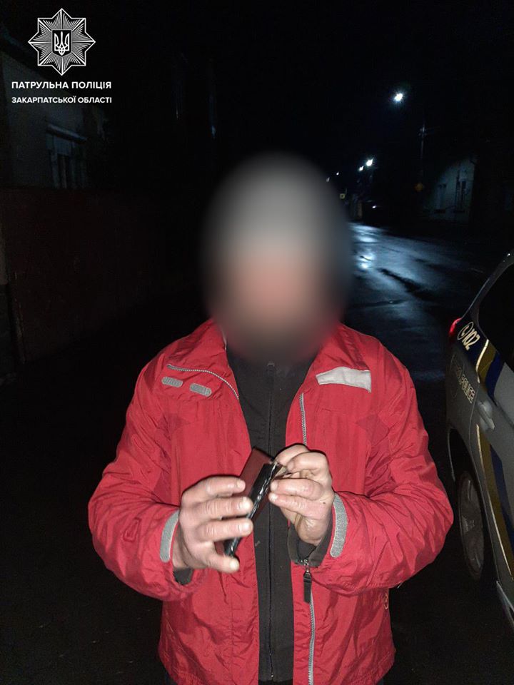 Двох за ніч: у різних куточках Мукачева поліція впіймала розповсюджувачів наркотиків (ФОТО)