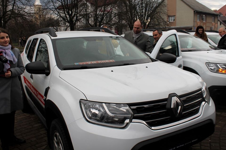 Закарпатські амбулаторії  отримали нові автомобілі (ФОТО)