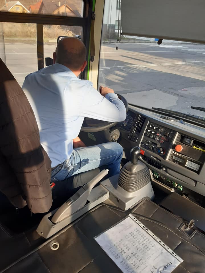 Приклад людяності: у Мукачеві водій автобуса прославився своєю добротою (ФОТО)