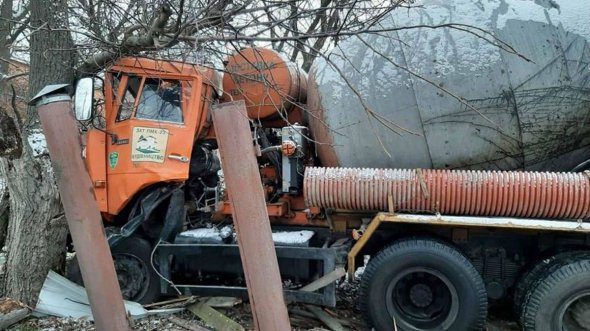 Бетонозмішувач потрапив у жахливу аварію: водій загинув на місці (ФОТО)
