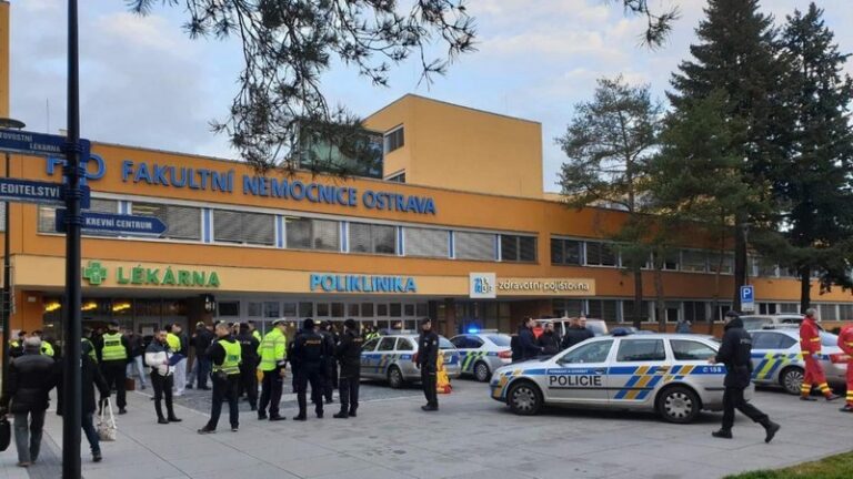 Стрілянина у чеській лікарні. Загинуло шестеро людей (ФОТО)