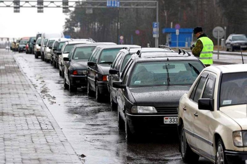 Понад півсотні авто застрягли в чергах на виїзд з країни на Закарпатті