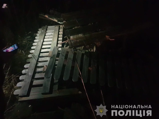 У Ворзелі під Києвом знесли та викинули пам'ятник загиблим бійцям АТО (ФОТО)