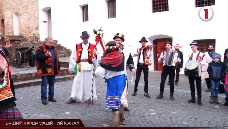 Популяризація традицій: у Мукачівському «Паланку» відбулися «Сватанки» (ВІДЕО)