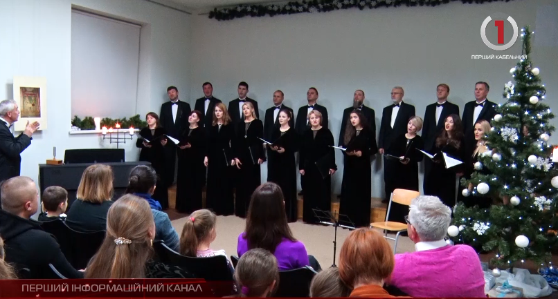 Різдвяний концерт знаменитого хору “Cantus” відбувся в Ужгороді (ВІДЕО)