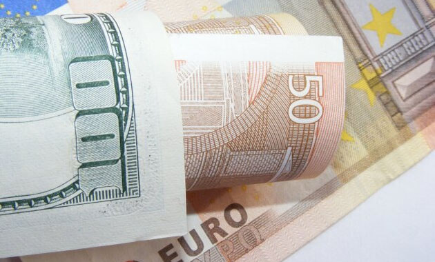 Гривня встановила новий рекорд: курс валют на 9 грудня