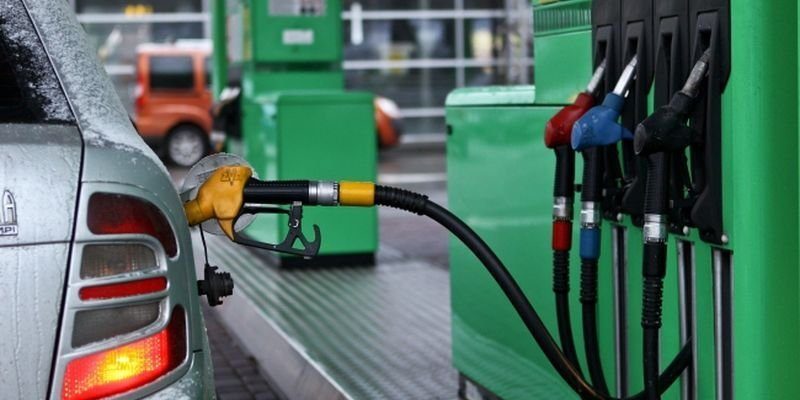 АЗС зобов’язали знизити ціни на пальне