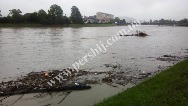 На Закарпатті в річках підвищення рівнів води – ймовірні підтоплення
