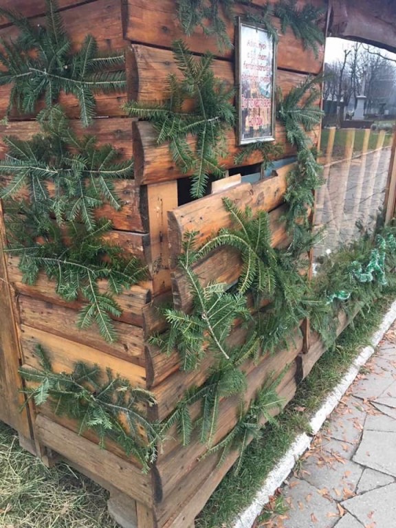 У Виноградові вандали знищили новорічну конструкцію (ФОТО)