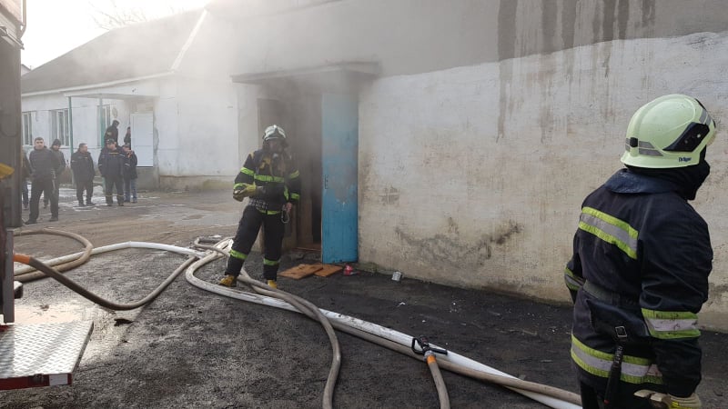 У Сваляві через пожежу в школі евакуювали дітей (ФОТО)