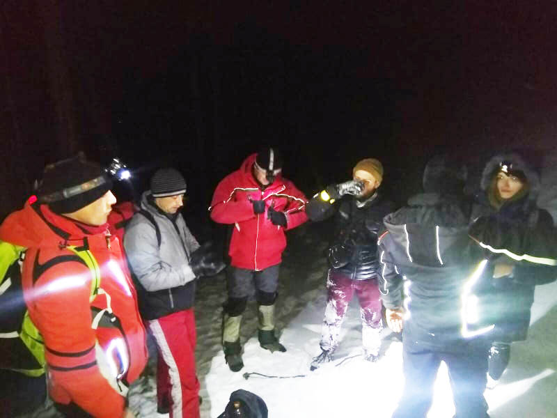 Незабутнє Різдво: на Закарпатті в горах заблукали туристи, рятувальники взялися за пошуки (ФОТО)