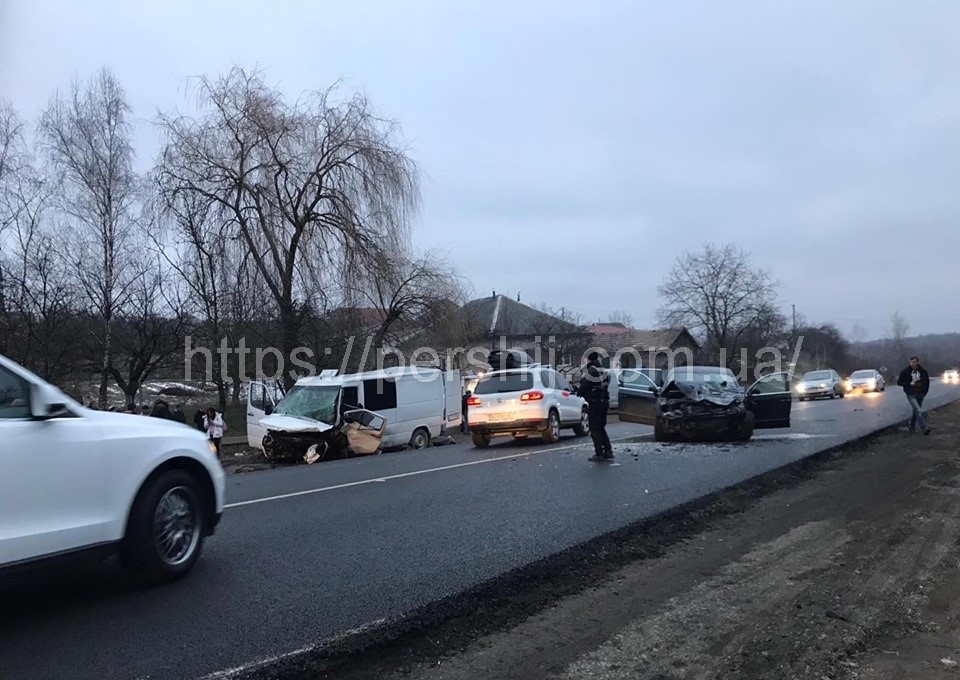 Мотрошна ДТП на Мукачівщині. Розбилися дві автівки (ФОТО, ВІДЕО)