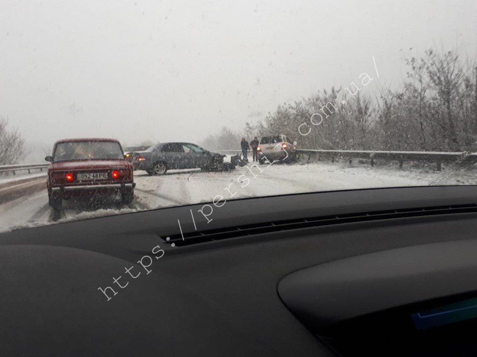 Недобрий ранок: на Ужгородщині не розминулись дві автівки (ФОТО)