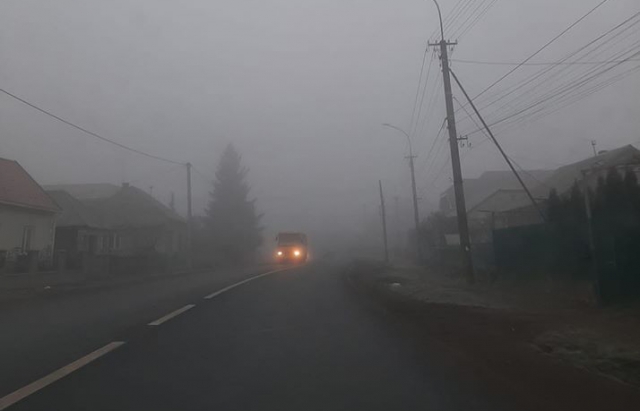 Будьте уважні: на дорогах Закарпаття обмежена видимість через туман